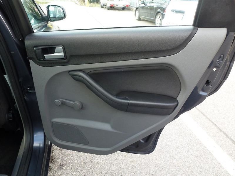 Ford Focus 1,6 16V  Elegance - fotka 21 z 48