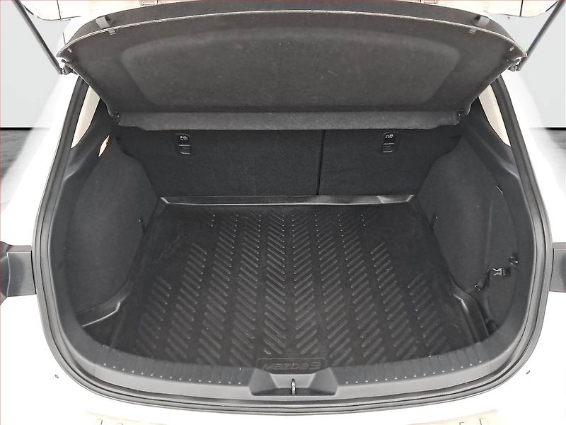 Mazda 3 (2015) 2.0 Skyactiv-G, Bi-Xenony - fotka 14 z 18