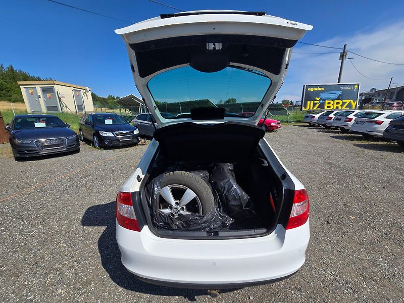 Škoda Rapid (2013) 1.2 TSi 63KW aut.klima - fotka 16 z 23