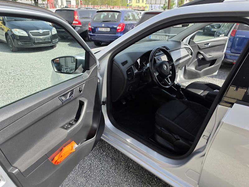 Škoda Fabia 1.2 TSI 81KW Park Senzor Led - fotka 9 z 12