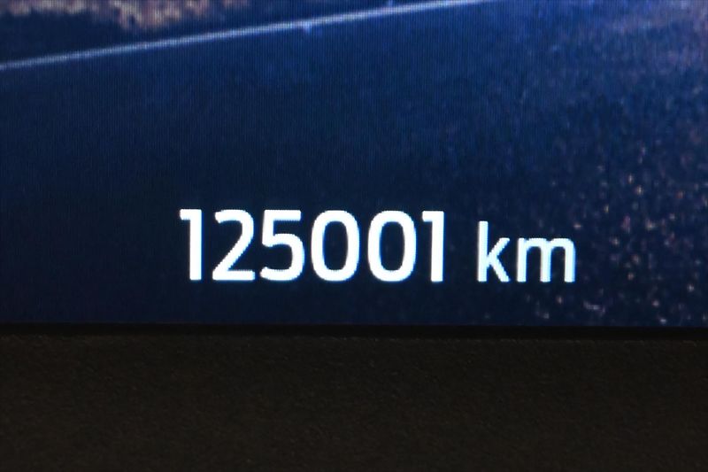 Ford Kuga 2,5 Hybrid 112kW SOH-100% ST-L - fotka 17 z 29