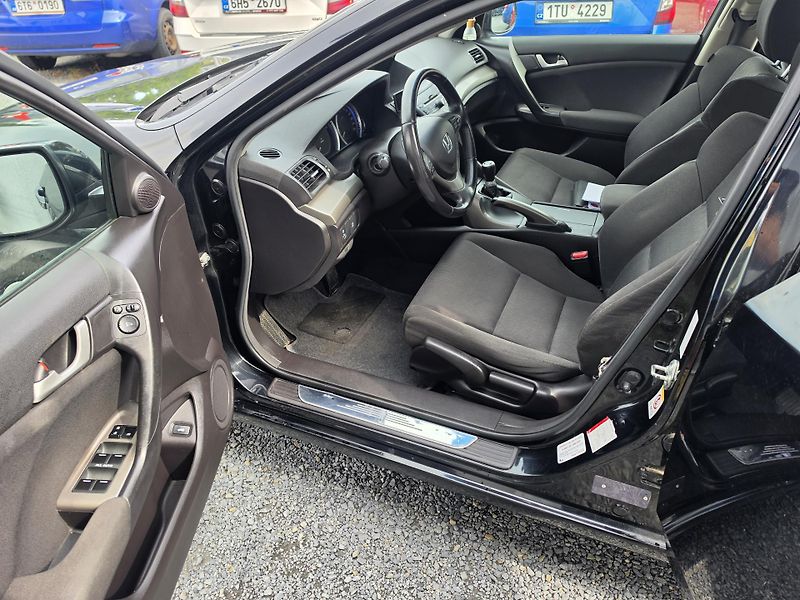 Honda Accord 2.2D - fotka 17 z 21