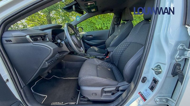 Toyota Corolla 2.0 HEV e-CVT COMFORT TECH - fotka 12 z 24