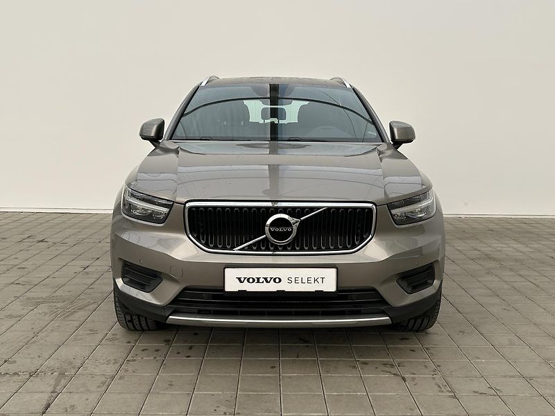 Volvo XC40 2.0  B4 Momentum Pro - fotka 2 z 31