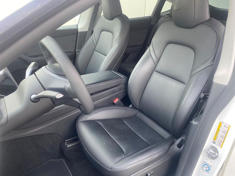 Tesla Model Y (2023) Long Range 378 kW  2023 - fotka 9 z 19