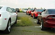 Sraz amerických vozů Chevrolet Camaro a Pontiac Firebird v Kolíně.