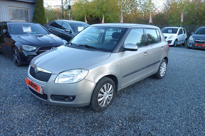 Škoda Fabia 1,2 i, ČR, 1 MAJ., 68TIS.KM. - fotka 2 z 4