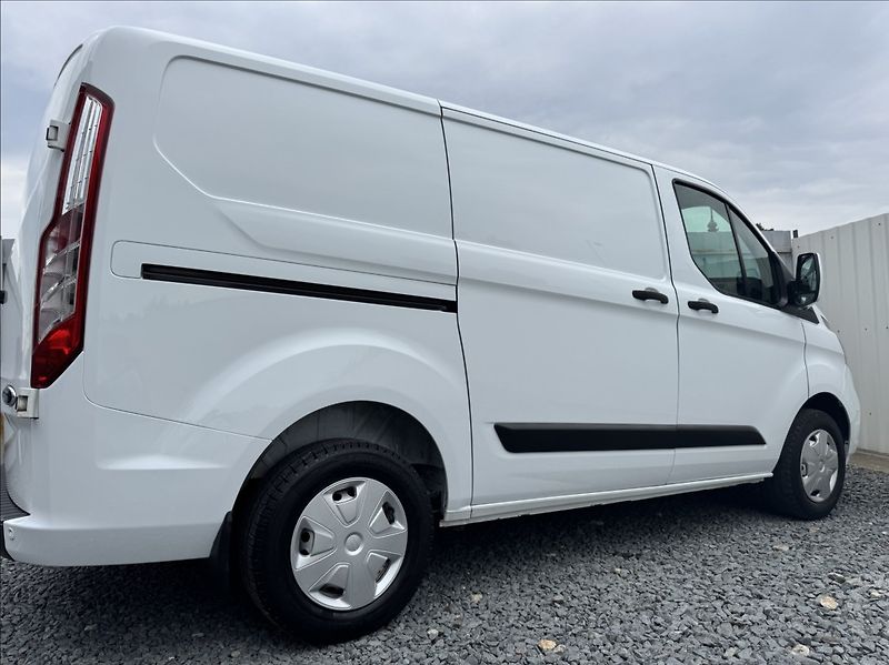 Ford Transit Custom 2,0 TDCi L1H1 DPH 1.maj ČR - fotka 25 z 50