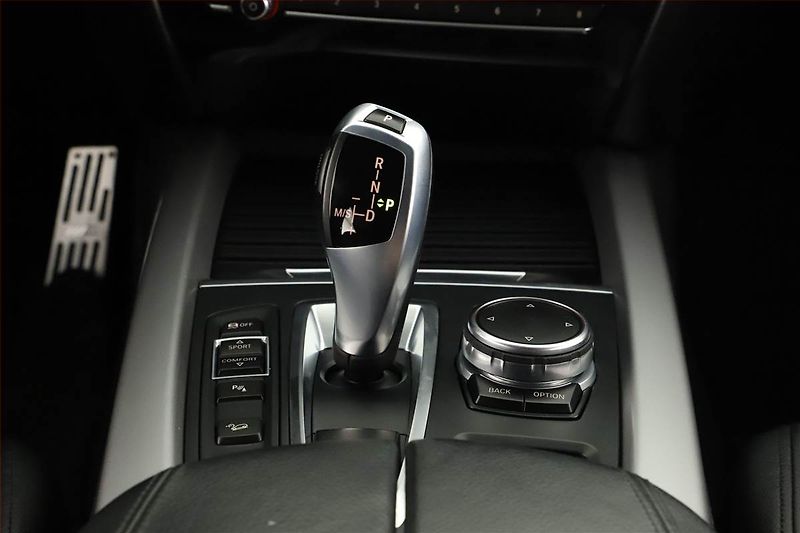 BMW X5 (2014) xDrive25d - fotka 15 z 18