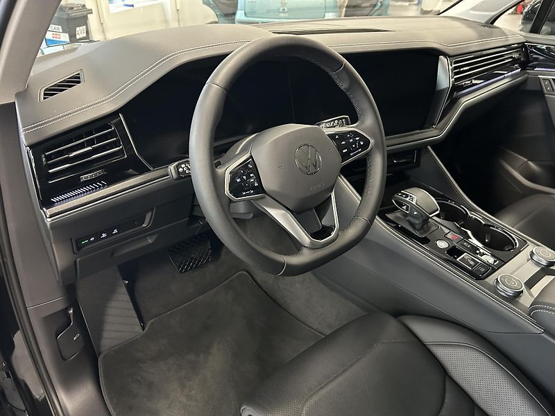 Volkswagen Touareg (2024) 3.0TDi 210kW ELEG/NV/Panor/TZ - fotka 11 z 43