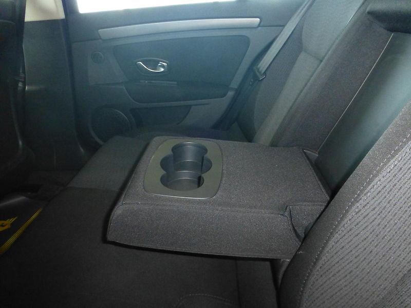 Renault Laguna (2008) 1,5DCI-81KW*PARK.S**ALU**TAŽNÉ - fotka 15 z 26