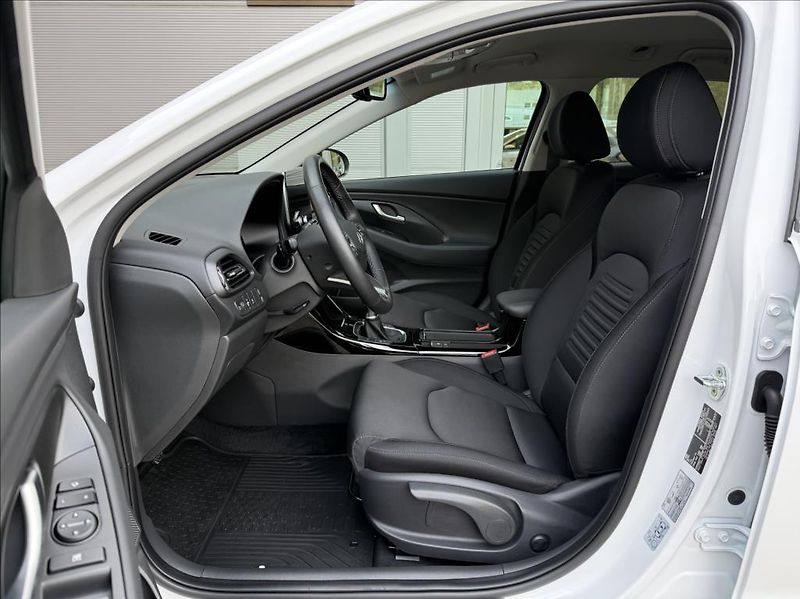 Hyundai i30 1,5 i  FL WG Style - fotka 7 z 24