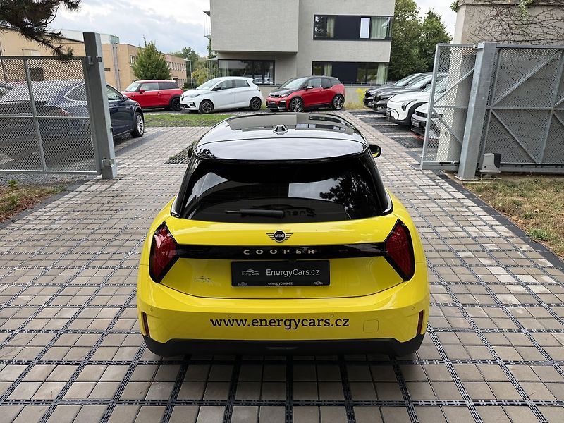 Mini Cooper SE, Hatchback, 135 kW - fotka 30 z 33