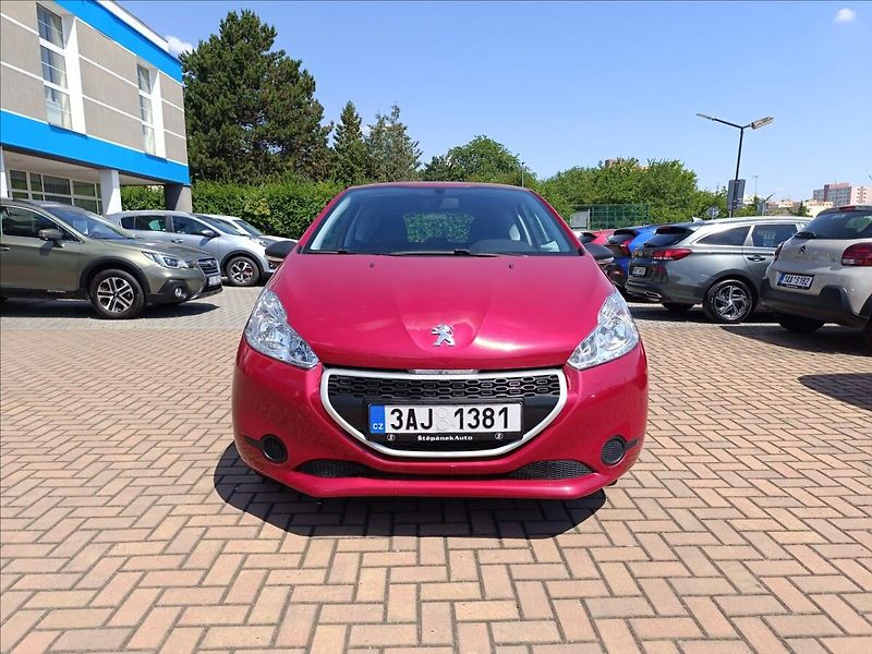 Peugeot 208 1,2 i - fotka 4 z 17
