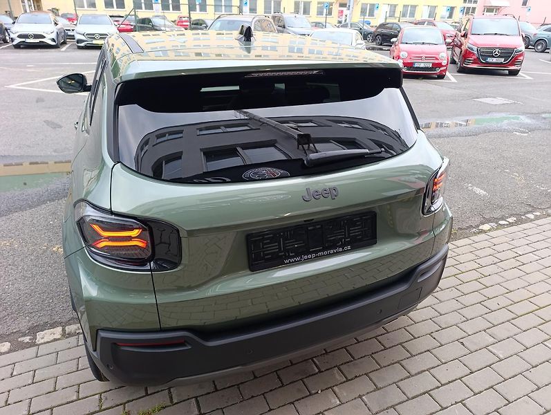 Jeep Avenger (2026) 85th Anniversary 1,2 e-Hybrid - fotka 16 z 47