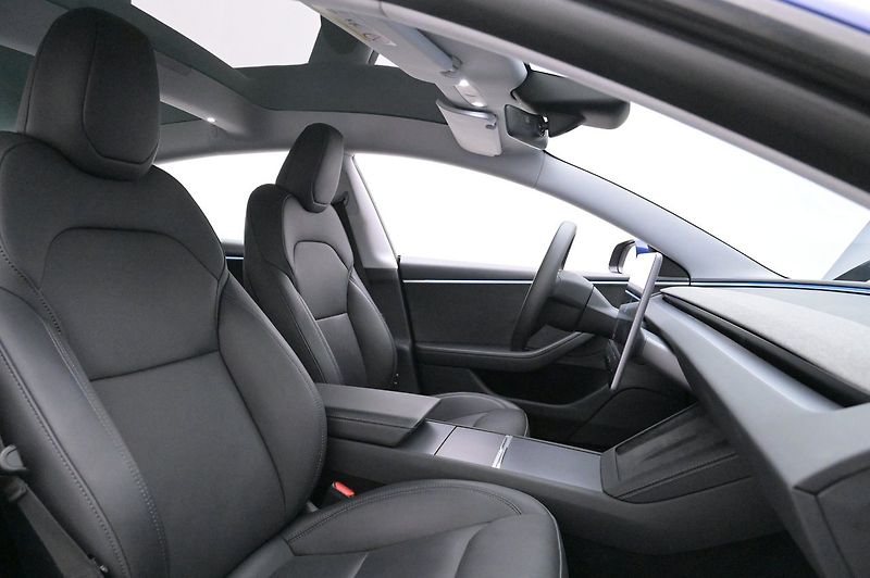 Tesla Model 3 Long Range AWD Highland - fotka 11 z 23
