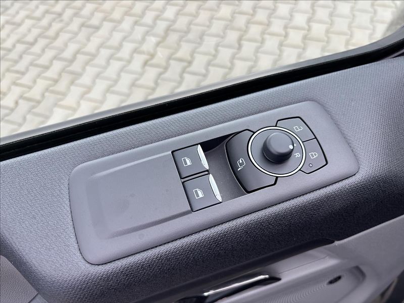 Ford Tourneo Custom 2,5 PHEV 171kW Titanium X L1 - fotka 34 z 59