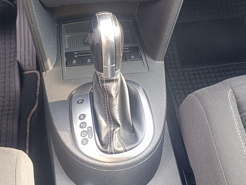 Volkswagen Touran (2015) 2.0TDI DSG-F1 PANORAMA  - fotka 13 z 20