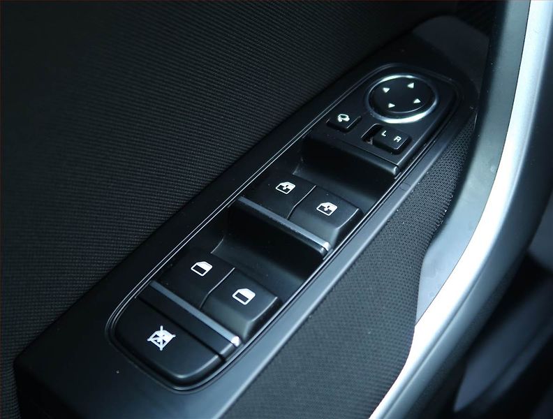 Kia Ceed (2019) 1.4 T-GDI, Serv.kniha - fotka 16 z 18