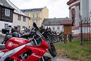 Motorkáři se sjeli na žehnání v bazilice v Jablonném.