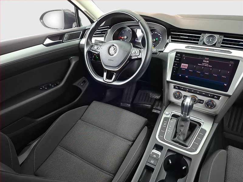 Volkswagen Passat (2018) 2.0 TDI, Automat, Navi - fotka 7 z 21