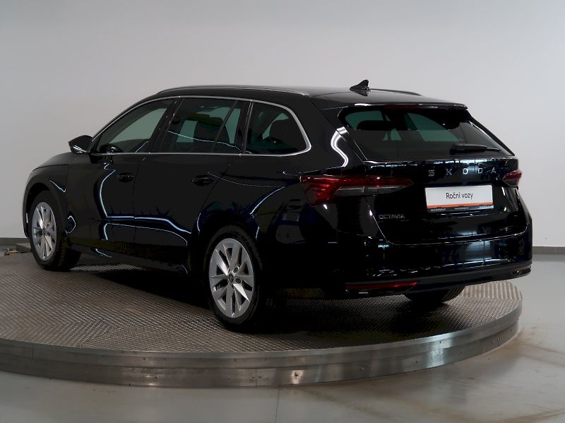 Škoda Octavia (2025) TOP SELECTION 2.0TDI 110KW DSG - fotka 7 z 40