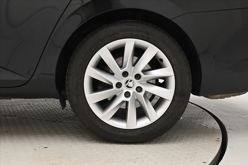 Škoda Superb 2,0 TDI 110 kW 4x4 Style Panor - fotka 32 z 32