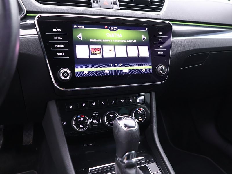 Škoda Superb 2,0 TDI DSG L&K CZ DPH - fotka 25 z 40