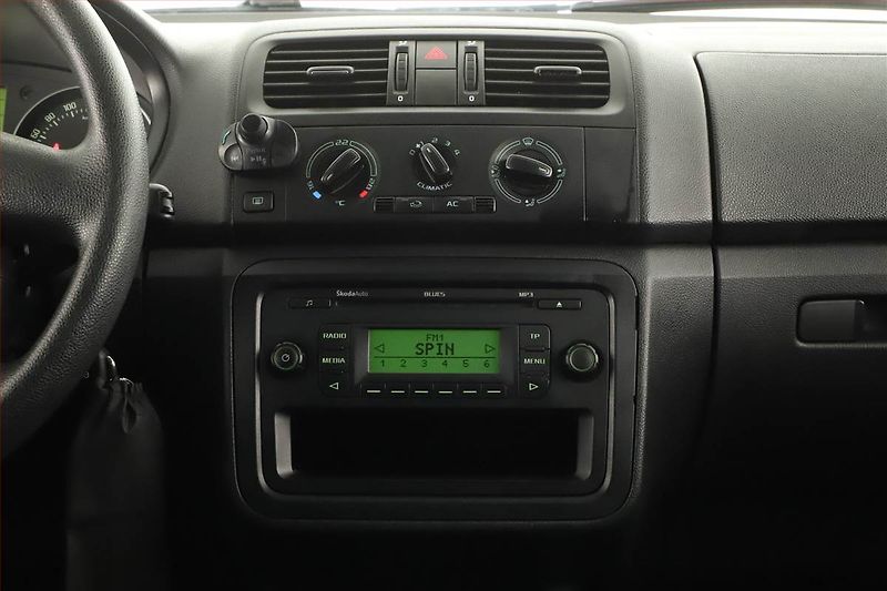 Škoda Fabia (2010) 1.6 TDI, po STK, jezdí výborně - fotka 11 z 13