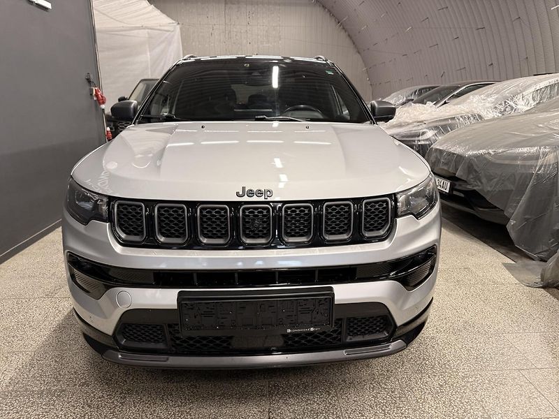 Jeep Compass (2022) 1.3 T4 PHEV REZERVOVÁNO - fotka 14 z 55