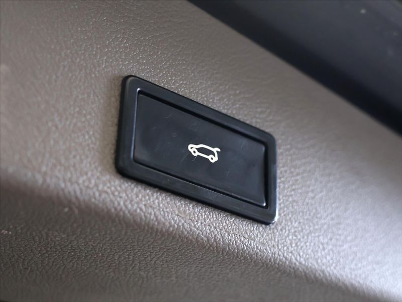 Volkswagen Touareg 3,0 TDI V6 176kW Tiptronic CZ - fotka 10 z 39