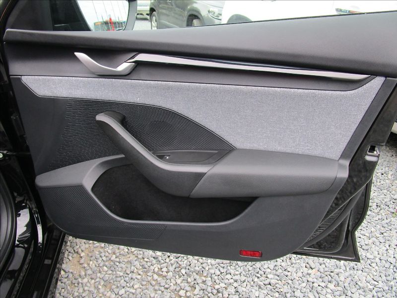 Škoda Octavia Combi 2.0TDi DSG Selection - fotka 34 z 59