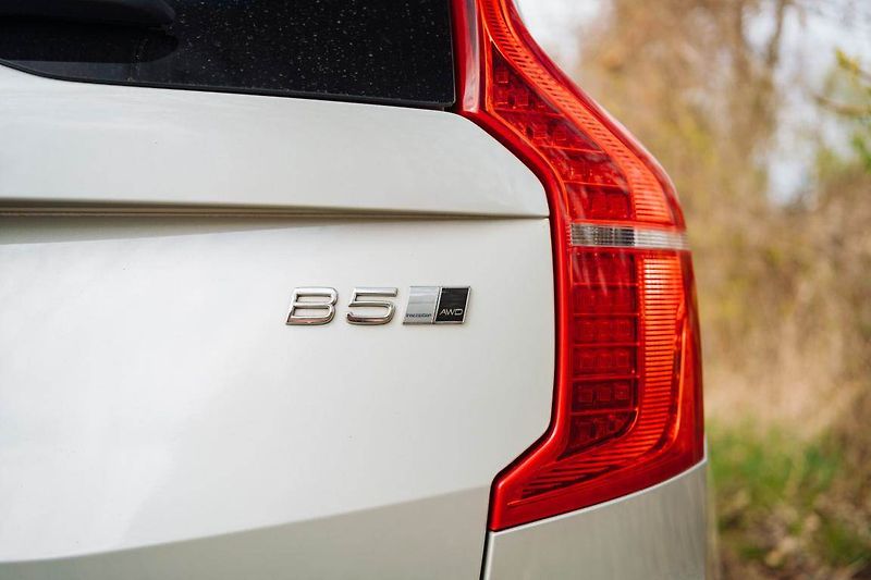 Volvo XC90 (2019) B5 AWD - fotka 13 z 28