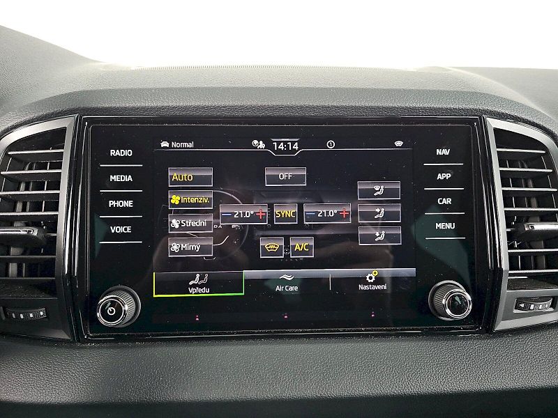 Škoda Karoq (2025) 1.5TSI 110kW DSG SPORTLINE TAŽ - fotka 17 z 33