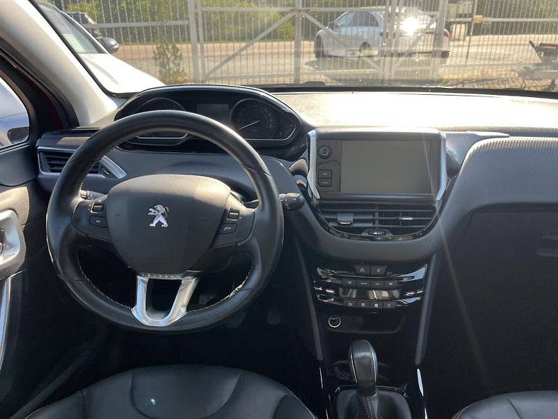 Peugeot 2008 (2017) 1.2FTS 81Kw PureTech Tažné - fotka 25 z 33