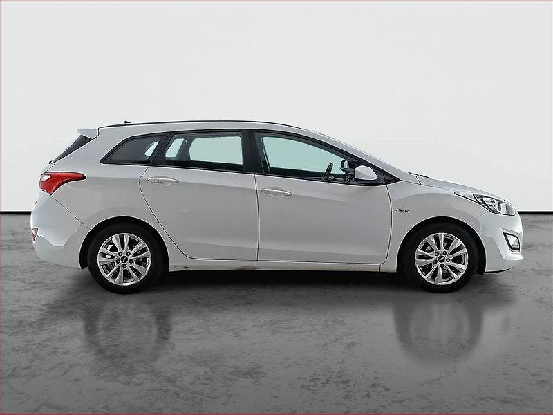 Hyundai i30 (2017) 1.6 CRDi, Tempomat - fotka 6 z 16