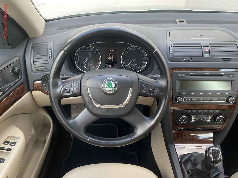 Škoda Octavia (2012) 1.6 TDi, Elegance, +kola - fotka 11 z 17