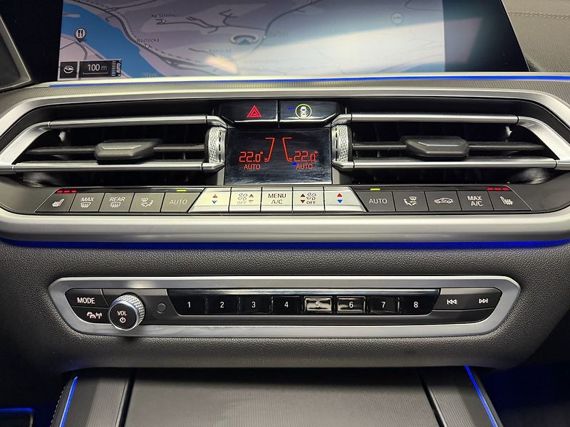 BMW X5 30d xDrive M-PAKET, HUD, LASER - fotka 23 z 31