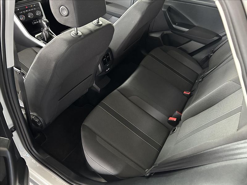 Volkswagen T-Roc 1,0   TSI 85kW,LIFE,1.MAJITEL - fotka 23 z 26