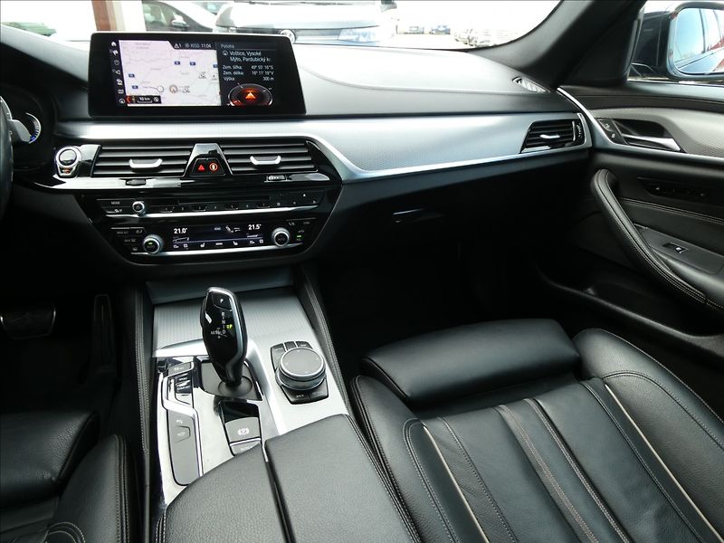 BMW Řada 5 3,0 540d xDrive 235kW MPaket,D - fotka 35 z 50