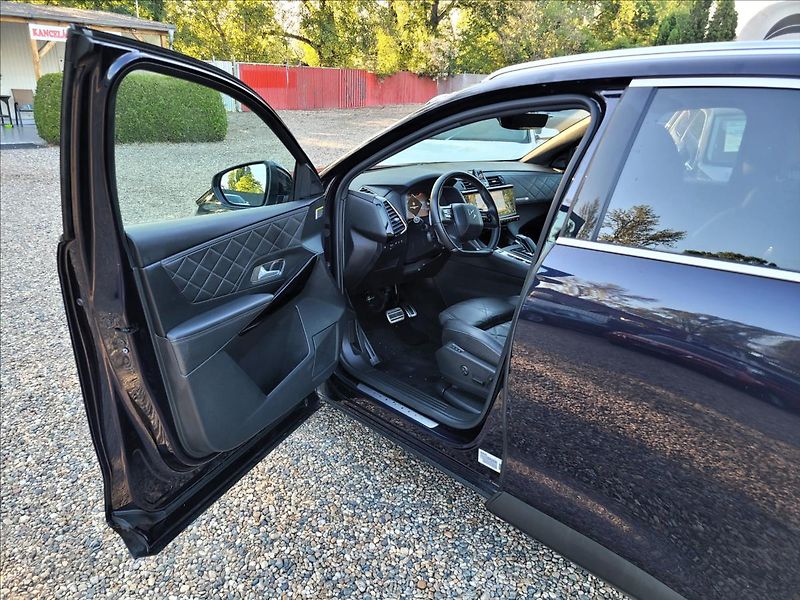 DS Automobiles DS7 Crossback 1,6 E-Tense PHEV,4x4,220kw - fotka 6 z 42