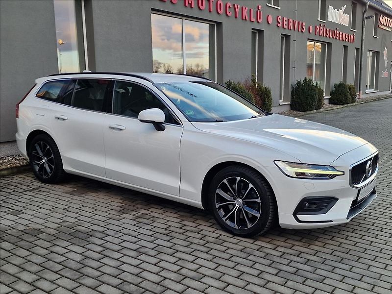 Volvo V60 B4 FWD Momentum Pro,ČR,1.Maj. - fotka 2 z 50