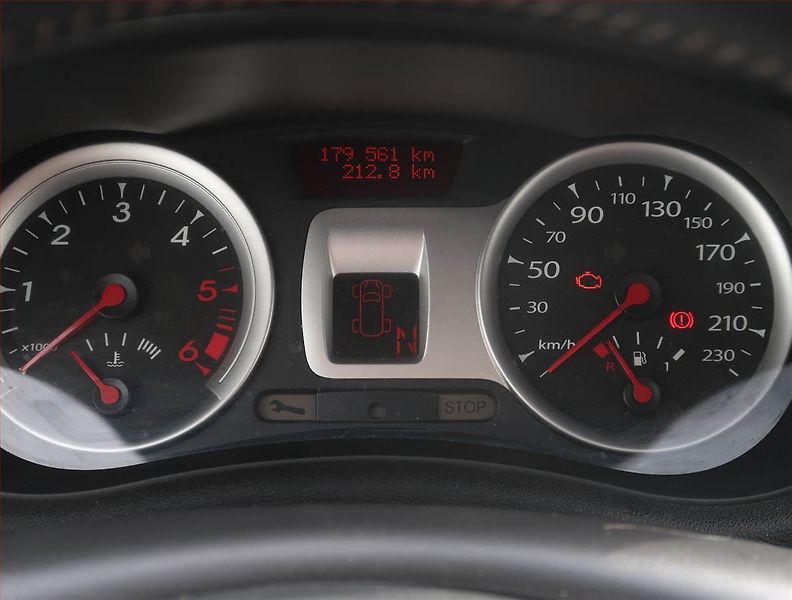 Renault Clio (2009) 1.5 dCi, Automat, Serv.kniha - fotka 11 z 17