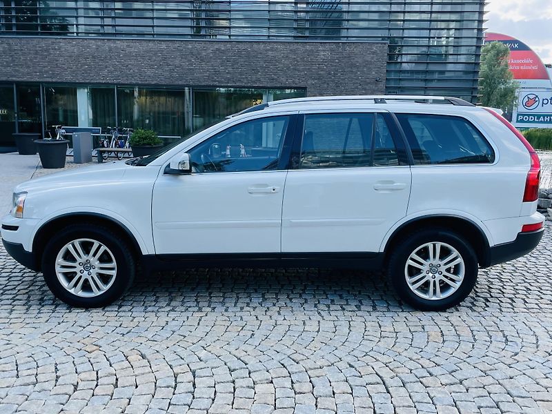 Volvo XC90 2.4D5 4x4 AUT VÝHŘEV SENZORY - fotka 18 z 44