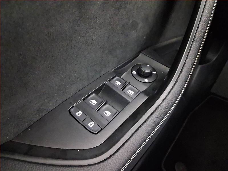 Škoda Superb (2023) Sportline 2.0 TDI - fotka 20 z 26