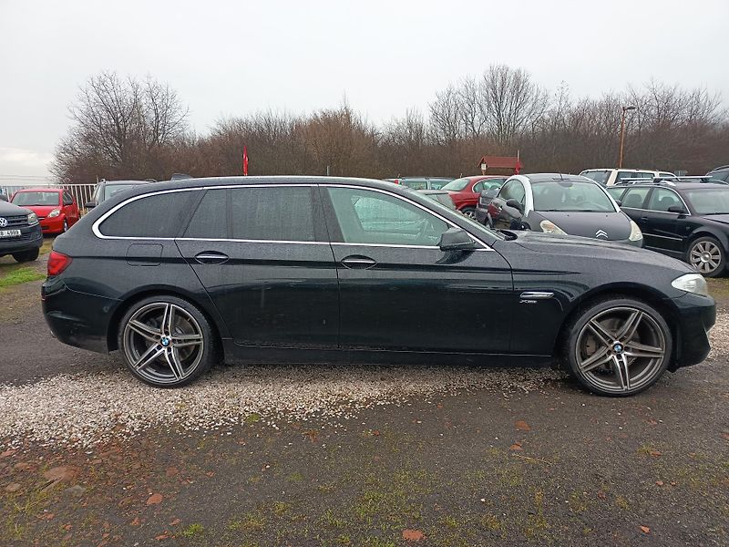 BMW Řada 5 (2011) 535i xDrive - fotka 15 z 50