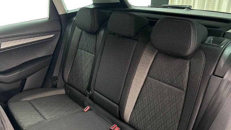 Škoda Karoq 1.5 TSI DSG Style - fotka 16 z 27