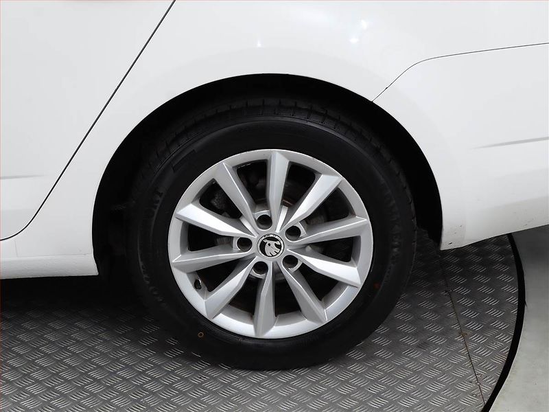 Škoda Octavia (2016) 1.6 TDI, Serv.kniha, Tempomat - fotka 12 z 17