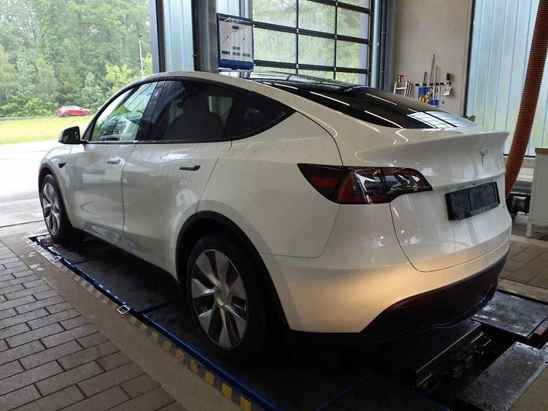Tesla Model Y ZAMLUVENO ! - fotka 2 z 9