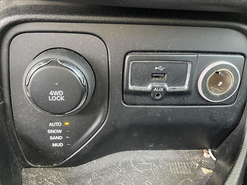 Jeep Renegade 2,0 CRD 103kw 4x4 LIMITED odp. - fotka 18 z 32